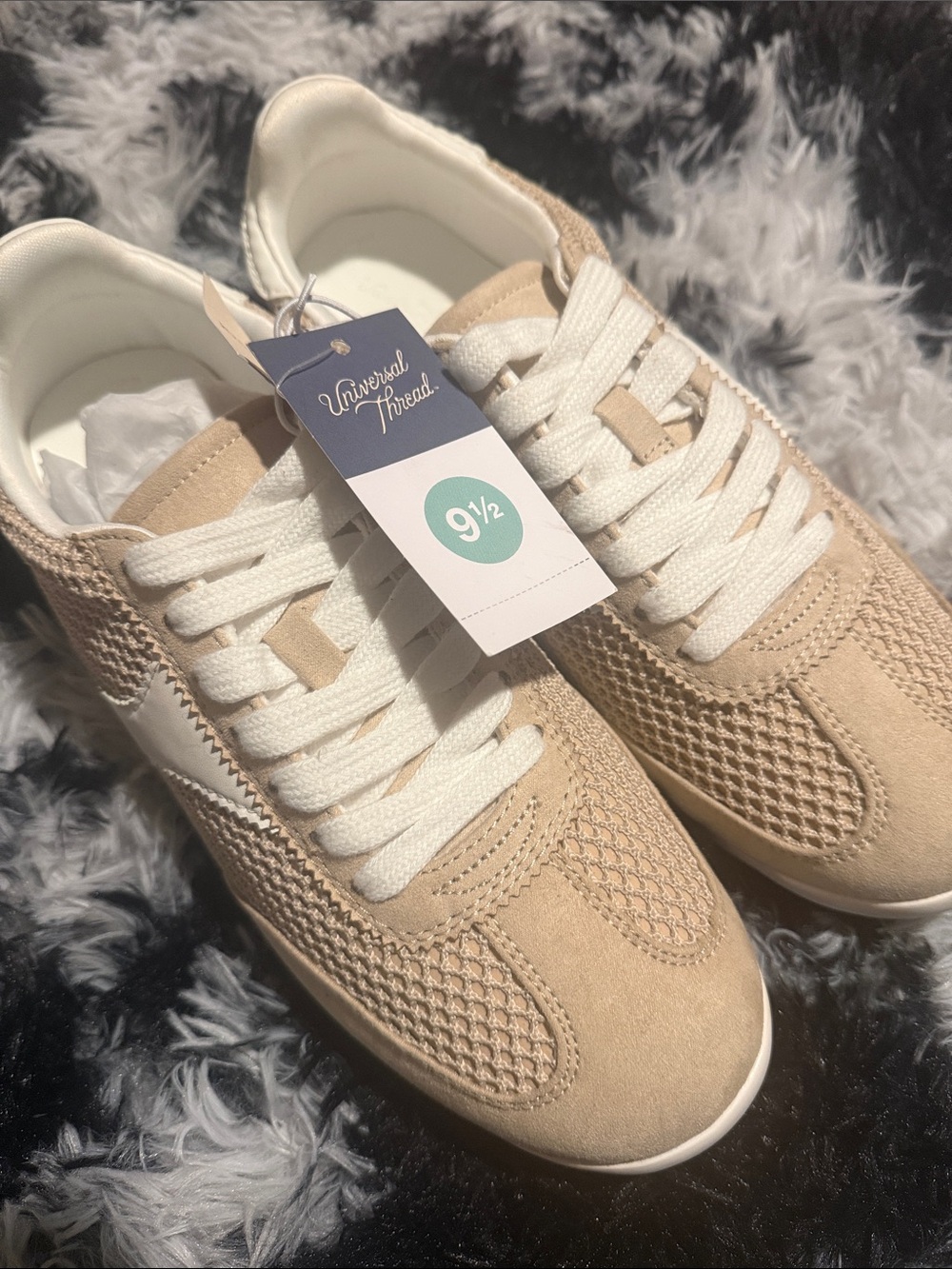 NWT.. sneakers size 9.5 Beige and Cream memory foam